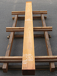 写真：欅（ケヤキ）框材