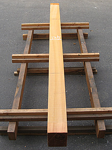 写真：欅（ケヤキ）框材