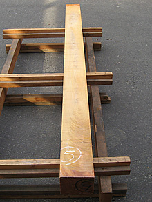 写真：欅（ケヤキ）框材