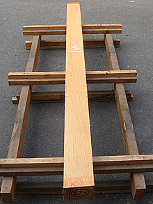 写真：欅（ケヤキ）框材