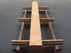 写真：欅（ケヤキ） 框材