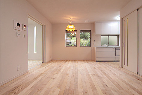 ヨーロピアン・メープル（シカモア）無垢フローリング　施工写真