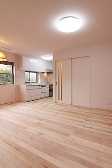 ヨーロピアン・メープル（シカモア）無垢フローリング　施工写真