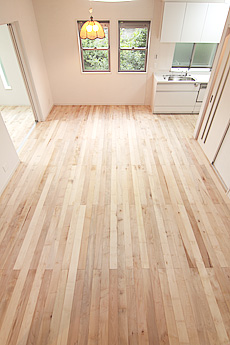 ヨーロピアン・メープル（シカモア）無垢フローリング　施工写真