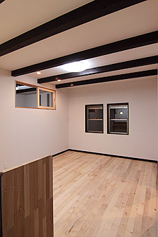 ヨーロピアン・メープル（シカモア）無垢フローリング　施工写真