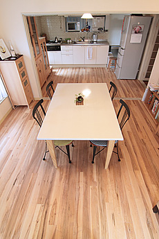 ヨーロピアン・メープル（シカモア） 無垢フローリング 施工写真