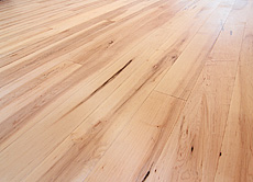 ヨーロピアン・メープル（シカモア）無垢フローリング　施工写真