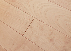 写真：国産　板屋楓（イタヤ カエデ）　無垢フローリング