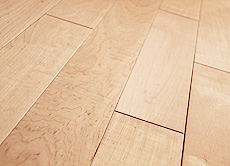 写真：国産　板屋楓（イタヤ カエデ）　無垢フローリング