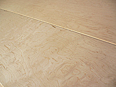 写真：カエデ（メイプル）　バーズアイ（鳥眼杢）