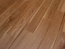 写真：ナラ（オーク）　床暖房対応無垢フローリング