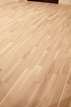 国産（産地：北東北）　楢（なら/オーク） 無垢フローリング　施工写真