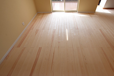 パイン　無垢フローリング　施工写真