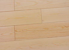 写真：パイン　無垢フローリング（節なしグレード）