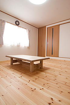 パイン　無垢フローリング　施工写真