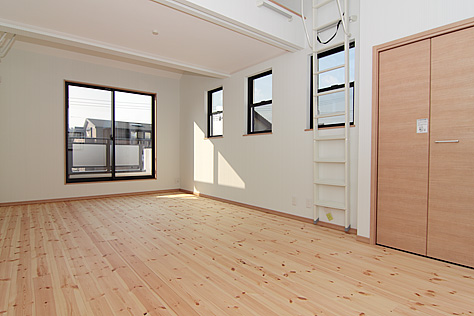 パイン 無垢フローリング 施工写真