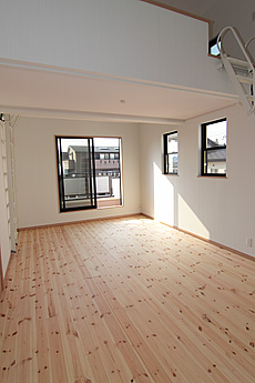 パイン　無垢フローリング　施工写真