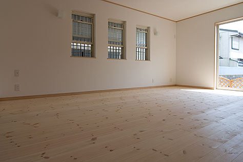 パイン　床暖房対応　無垢フローリング　施工写真