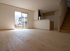 パイン　床暖房対応　無垢フローリング　施工写真