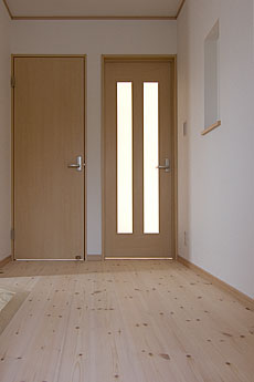 パイン　床暖房対応　無垢フローリング　施工写真