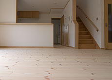 パイン　床暖房対応　無垢フローリング　施工写真