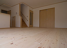 パイン　床暖房対応　無垢フローリング　施工写真