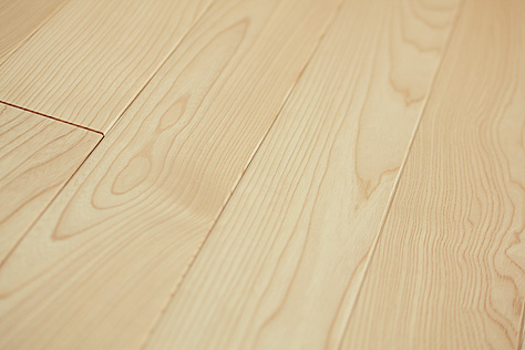 写真：国産　栓（せん）　無垢フローリング
