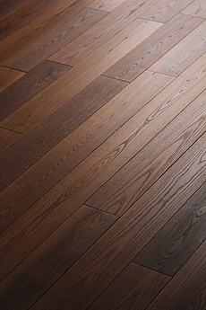 写真：ブラウン アッシュ　無垢フローリング