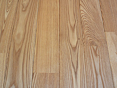 写真：タモ（アッシュ） 無垢フローリング