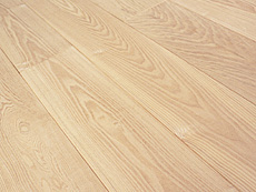 写真：タモ（アッシュ） 無垢フローリング（幅広タイプ）