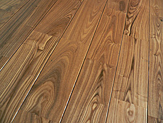 写真:タモ 無垢フローリング(床暖房対応)