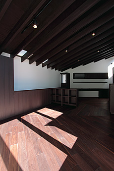 ブラウン ウォールナット　床暖房対応　無垢フローリング　施工写真