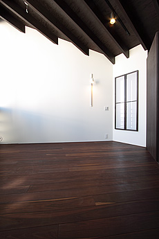 ブラウン ウォールナット　床暖房対応　無垢フローリング　施工写真