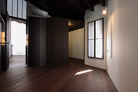 ブラウン ウォールナット　床暖房対応　無垢フローリング　施工写真