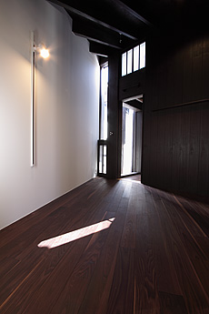 ブラウン ウォールナット　床暖房対応　無垢フローリング　施工写真