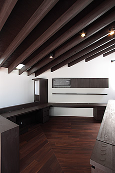 ブラウン ウォールナット　床暖房対応　無垢フローリング　施工写真