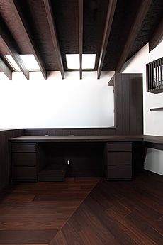 ブラウン ウォールナット　床暖房対応　無垢フローリング　施工写真