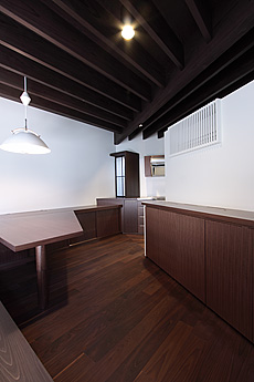 ブラウン ウォールナット　床暖房対応　無垢フローリング　施工写真