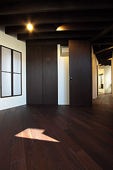 ブラウン ウォールナット　床暖房対応　無垢フローリング　施工写真