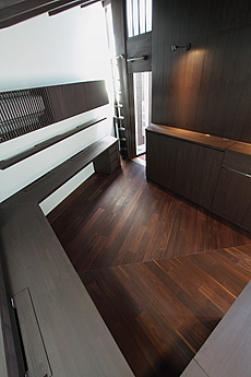 ブラウン ウォールナット　床暖房対応　無垢フローリング　施工写真