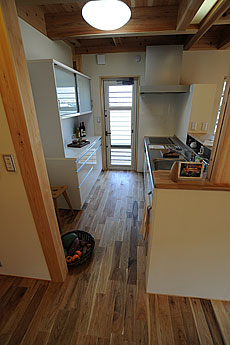 鬼くるみ（ウォールナット） 無垢フローリング　施工写真