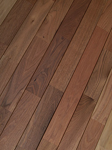 写真：鬼くるみ（ウォールナット）　床暖房対応無垢フローリング