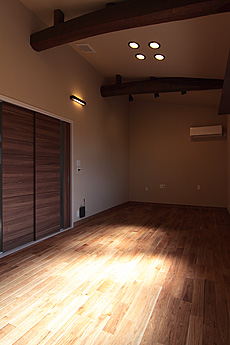 鬼くるみ（ウォールナット） 無垢フローリング　施工写真