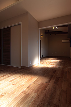 鬼くるみ（ウォールナット） 無垢フローリング　施工写真