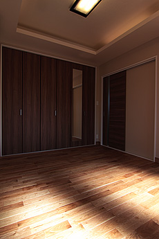 鬼くるみ（ウォールナット） 無垢フローリング　施工写真