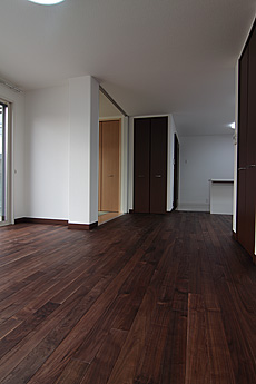 ブラックウォールナット　無垢フローリング　施工写真