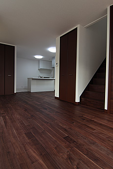 ブラックウォールナット　無垢フローリング　施工写真