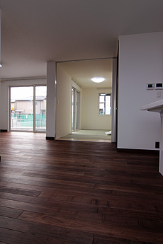 ブラックウォールナット　無垢フローリング　施工写真