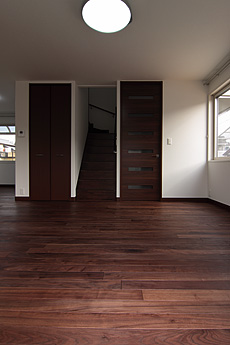 ブラックウォールナット　無垢フローリング　施工写真