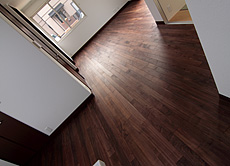 ブラックウォールナット　無垢フローリング　施工写真